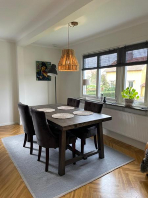 Annies Hus - Super 2 bedroom flat- Ground Floor, Strömstad